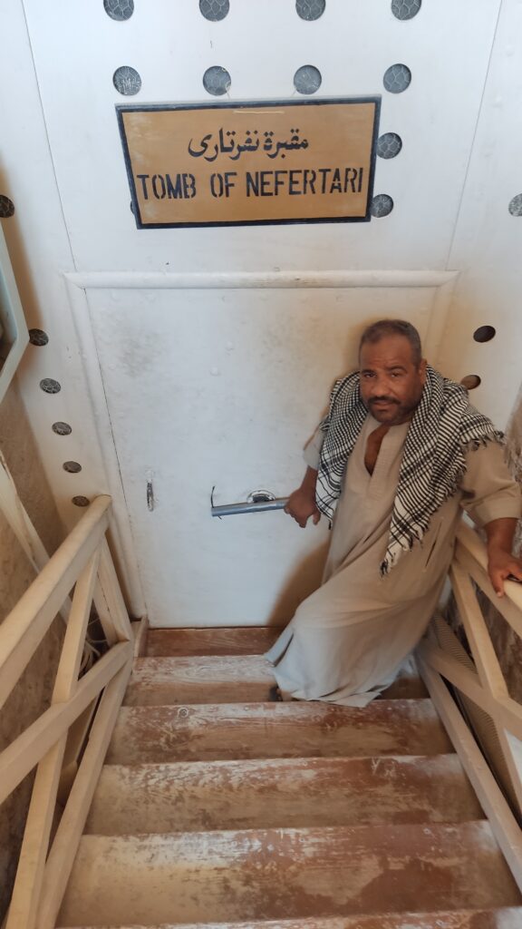 se puede visitar la tumba de nefertari