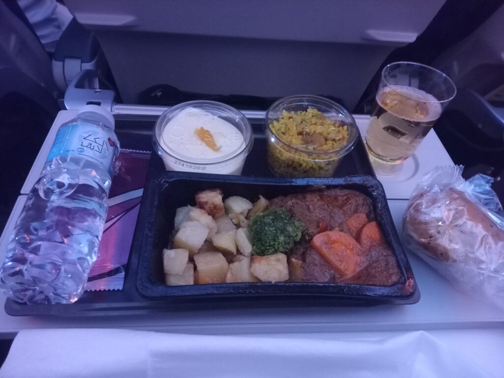 Comida Qatar airlines clase turista