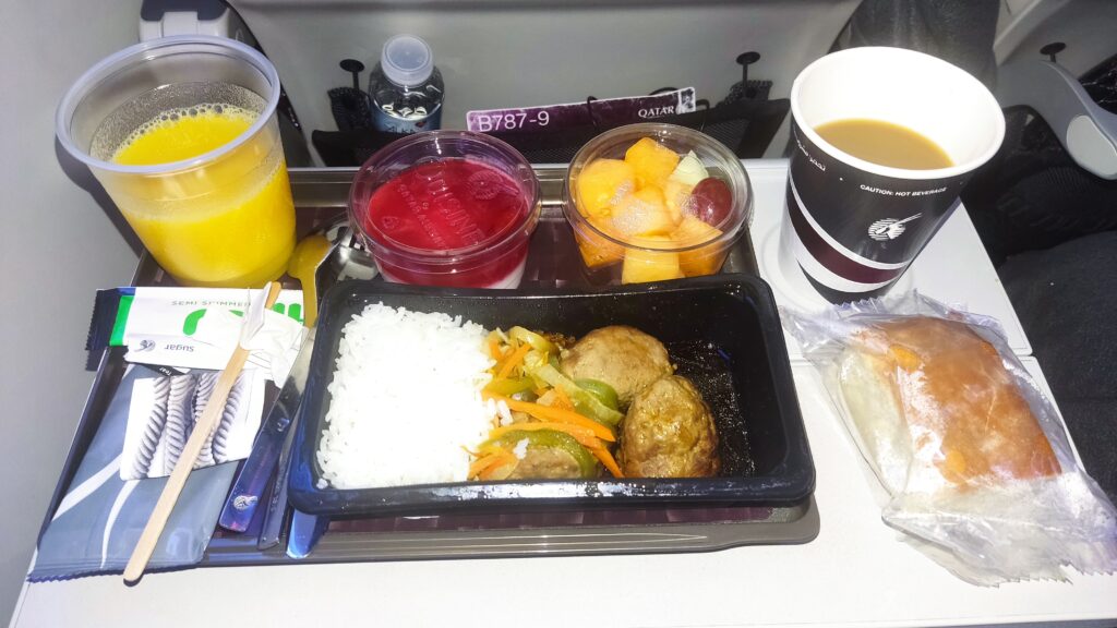 Comida Qatar airlines clase turista
