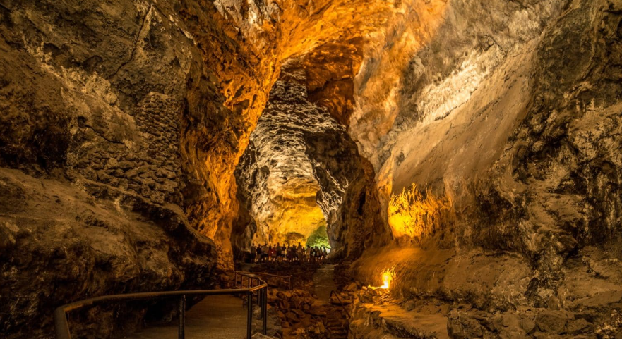 cueva de los verdes lanzarote merece la pena