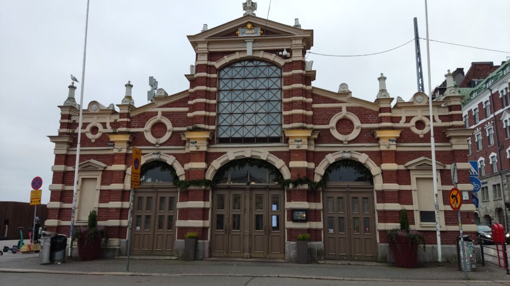 Vanha Kauppahalli, o el Antiguo Mercado de Helsinki