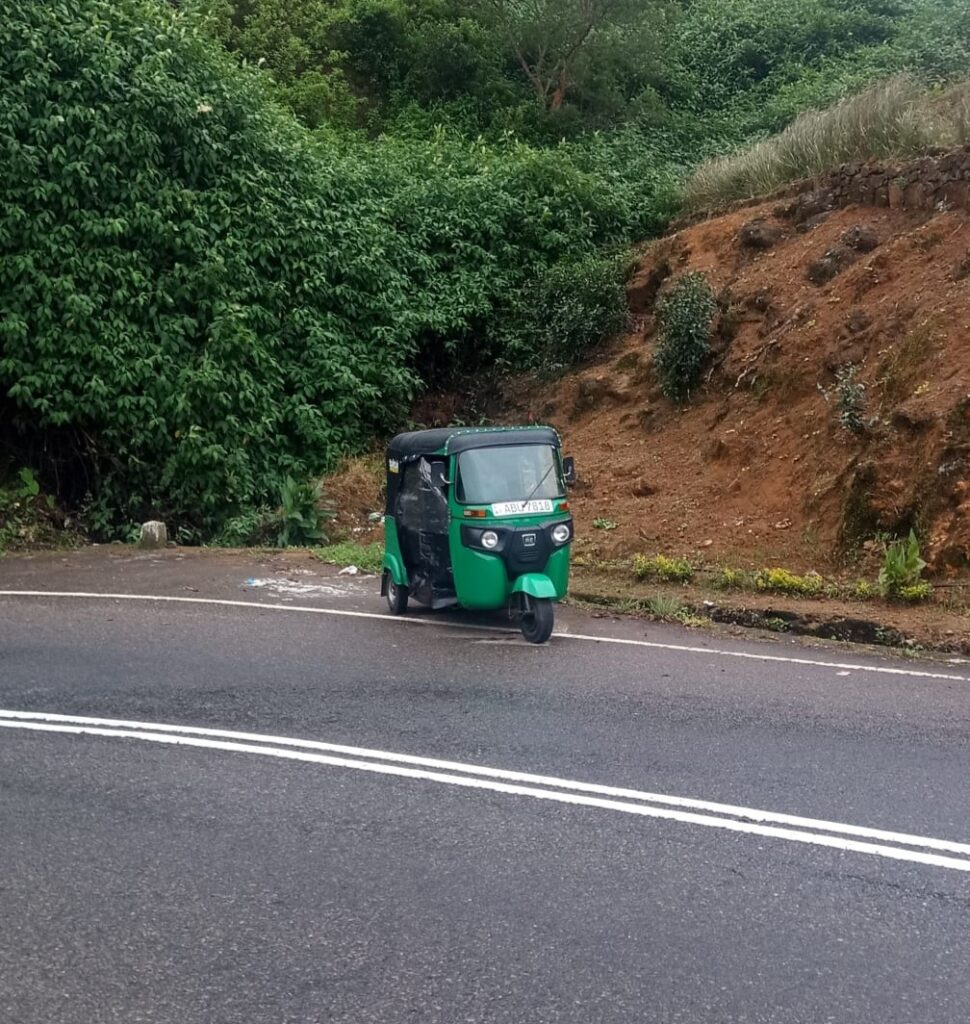 alquilar tuktuk sri lanka