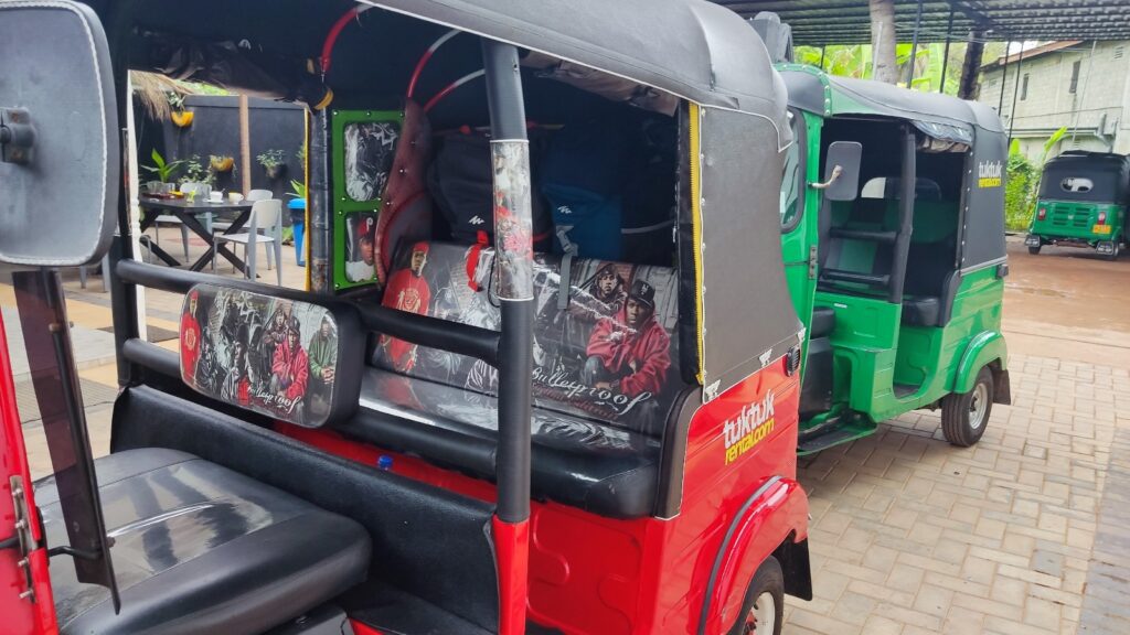cuanto cuesta alquilar tuk tuk en sri lanka