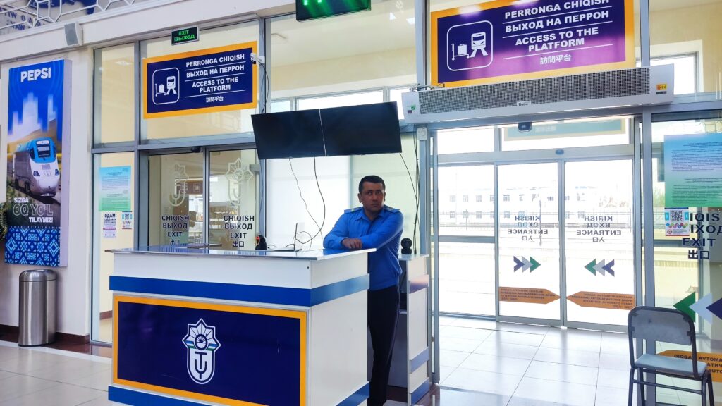 viajar en tren en Uzbekistán