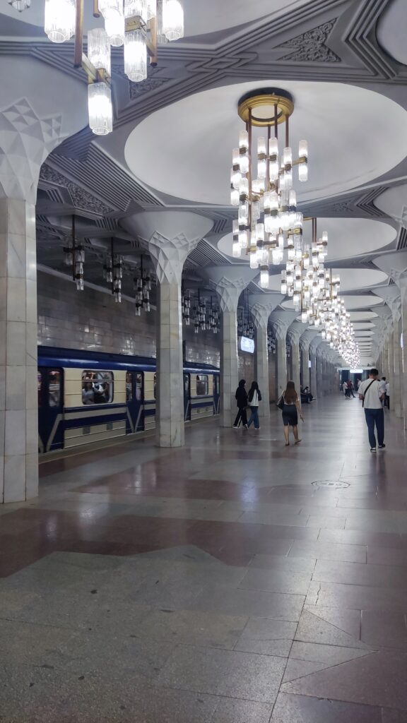 Mustakilik Maydoni, metro Uzbrekistan
